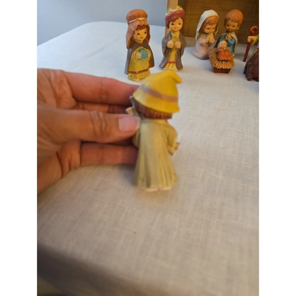 Vintage Nativity Set with Stable And 13 Figurines